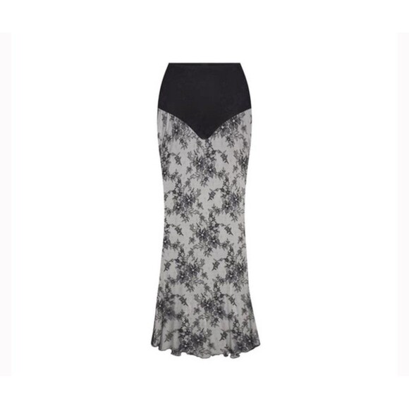 SKIMS Ultra Fine Lace Long Skirt NWT onyx large SKIMS Ultra Fine Lace Long Skirt NWT onyx large